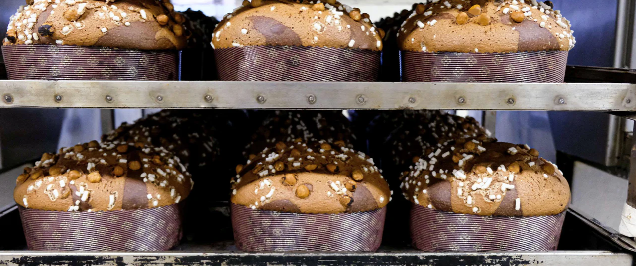 Handwerkliche Herstellung von Panettone bei Fiasconaro in Castelbuono, Sizilien