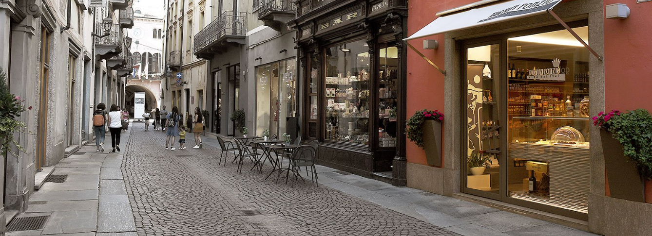 Die historische Trüffel-Boutique von Ponzio im Zentrum von Alba, geführt von Familie Curti.
