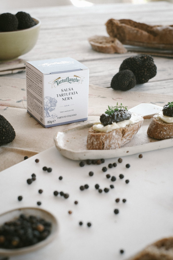 Schwarze Trüffelsauce von Tartuflanghe – Anwendung auf Crostini und Pasta