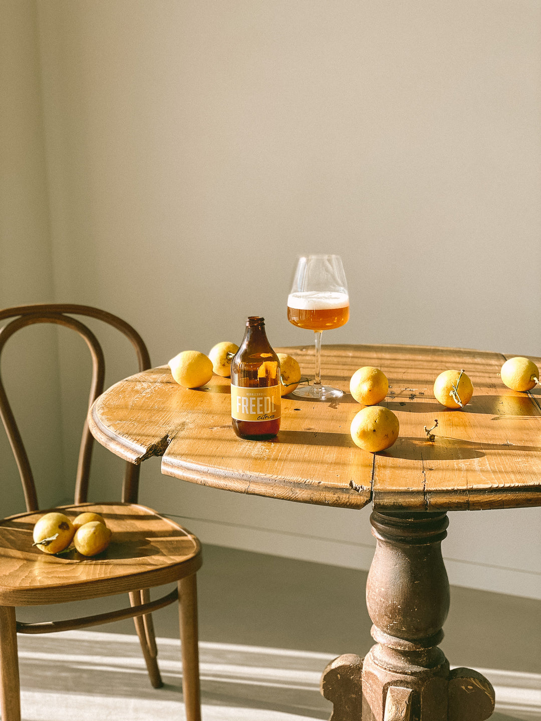 FREEDL Citrino, alkoholfreies Craft Beer mit echter Zitronenschale und ohne Zucker aus Südtirol.