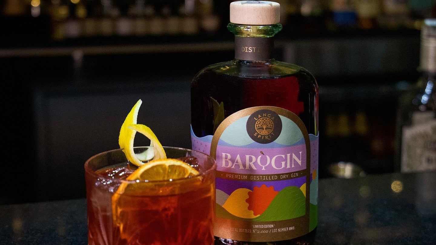 BaròGin Flasche – Ein exklusiver italienischer Gin mazeriert in Barolo-Wein.