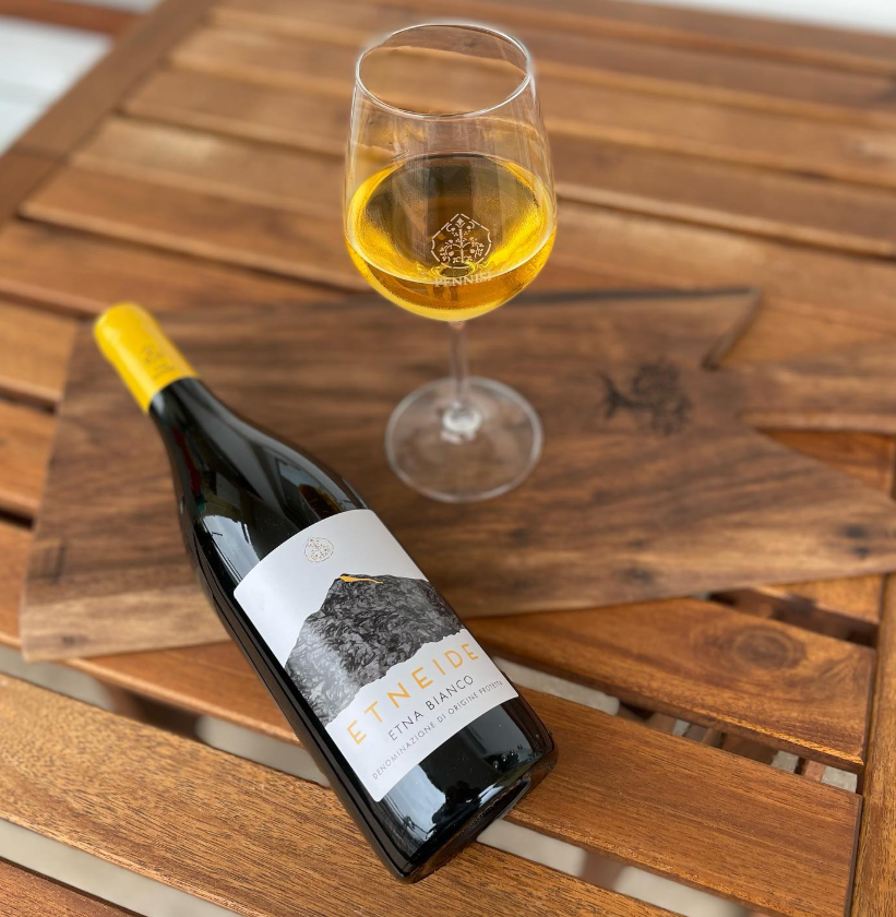 Strohgelber Etna Bianco Weißwein aus Castiglione di Sicilia