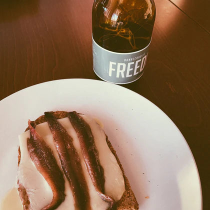 FREEDL Calma alkoholfreies Craft Beer Pale Ale mit Bergbasilikum aus Südtirol.