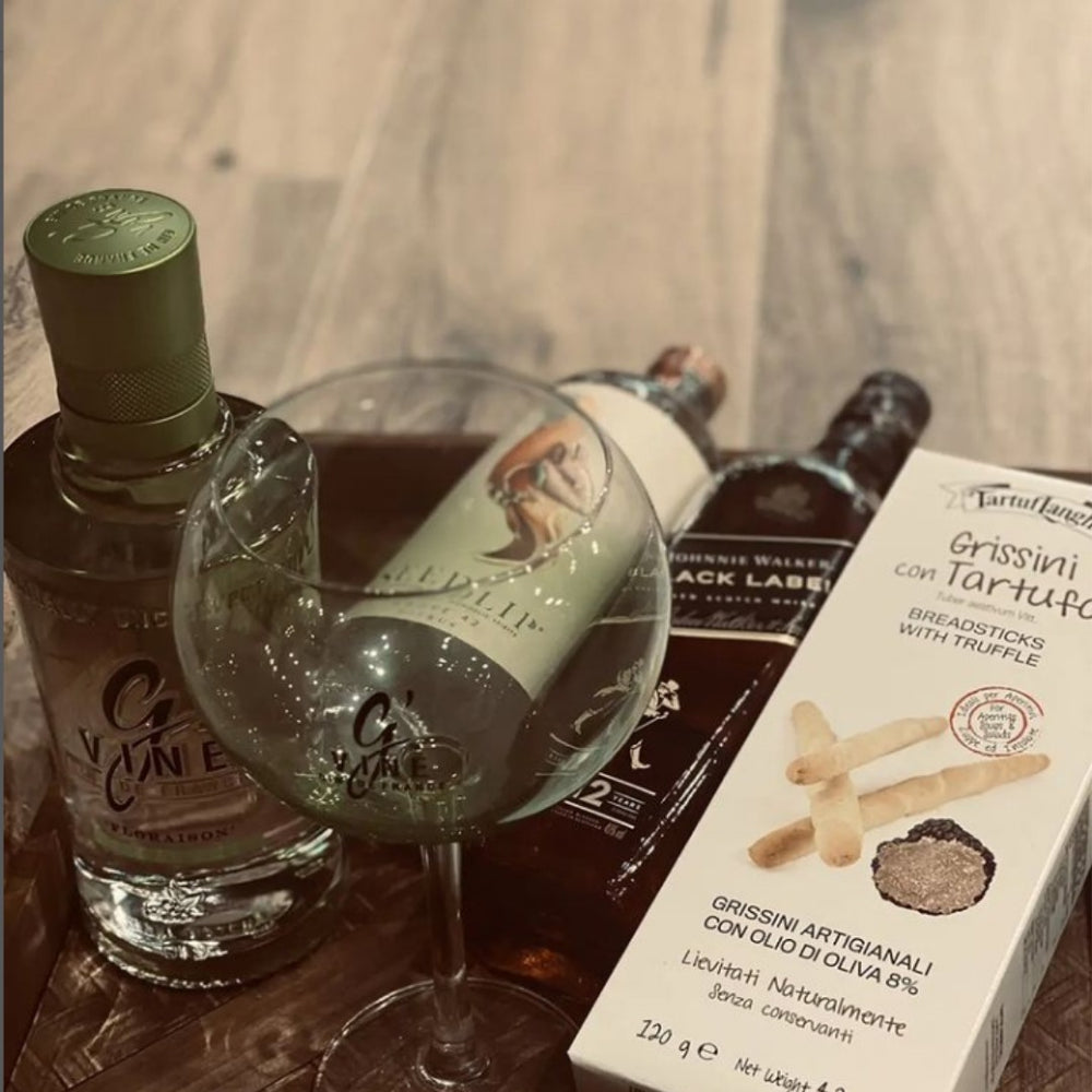 Knusprige piemontesische Grissini mit Sommertrüffel für den italienischen Aperitivo