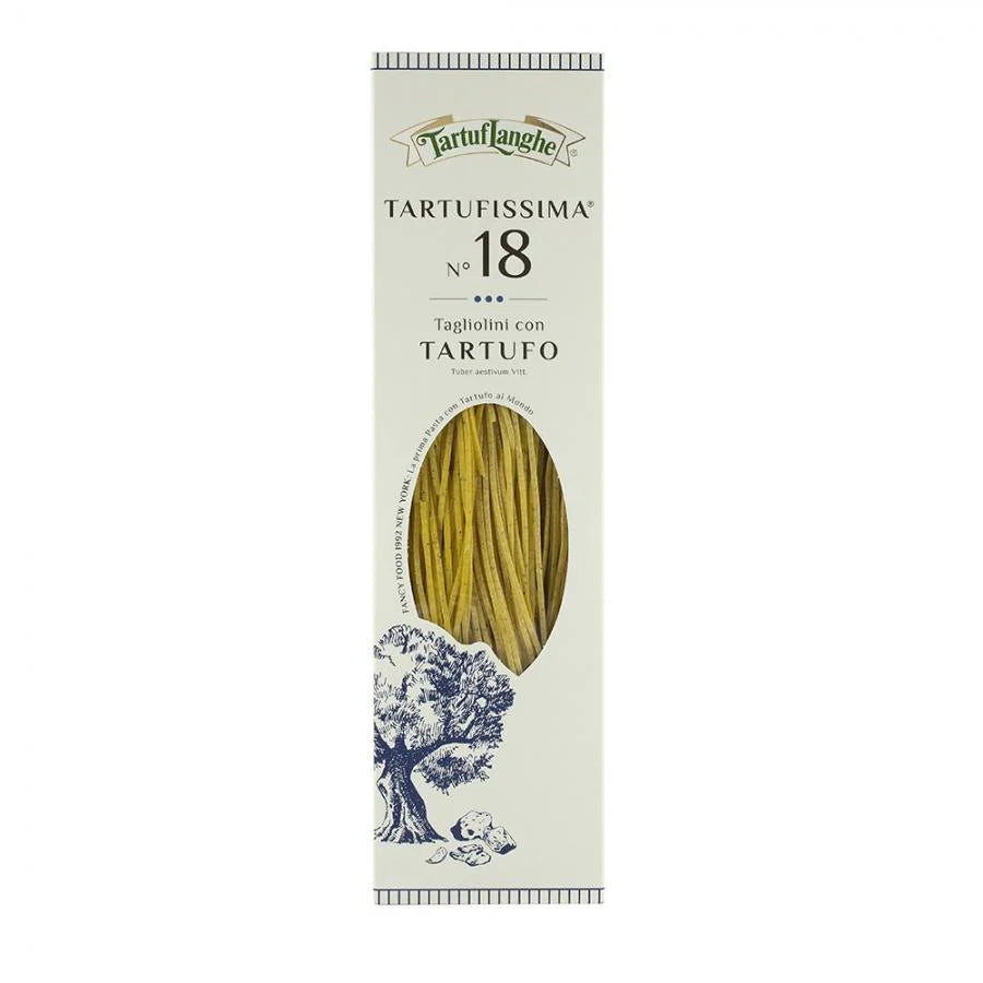 Tartuflanghe Tagliolini mit Sommertrüffel, traditionell durch Bronzeformen gepresste Pasta.