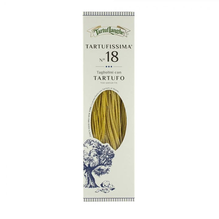 Tartuflanghe Tagliolini mit Sommertrüffel, traditionell durch Bronzeformen gepresste Pasta.