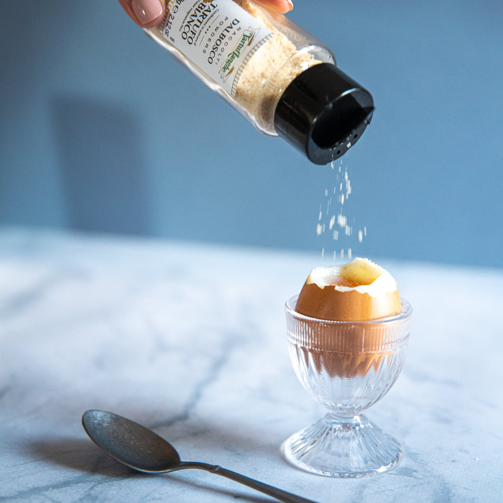 Hochwertiges Pulver aus echtem Weißen italienischen Trüffel (Tuber magnatum Pico).